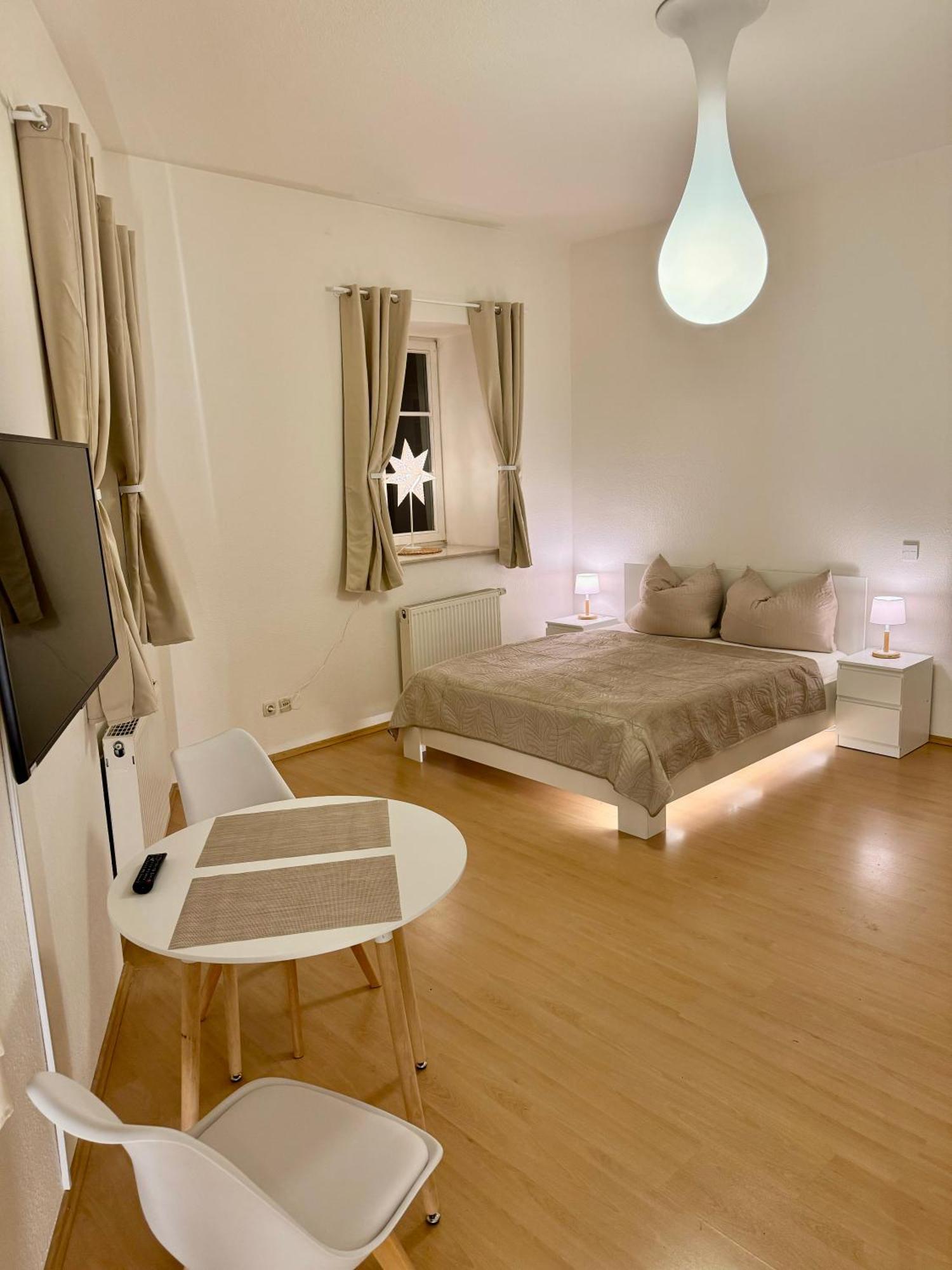 Ferienwohnung Schildblick Modernes Apartment Direkt In Der Altstadt Von Erfurt Nahe Der Kraemerbruecke - Beste Innenstadtlage Kültér fotó